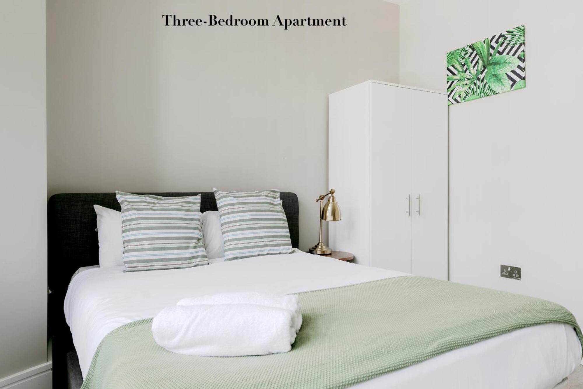 Superb Apartments Opposite Edgware Road Station London Room photo