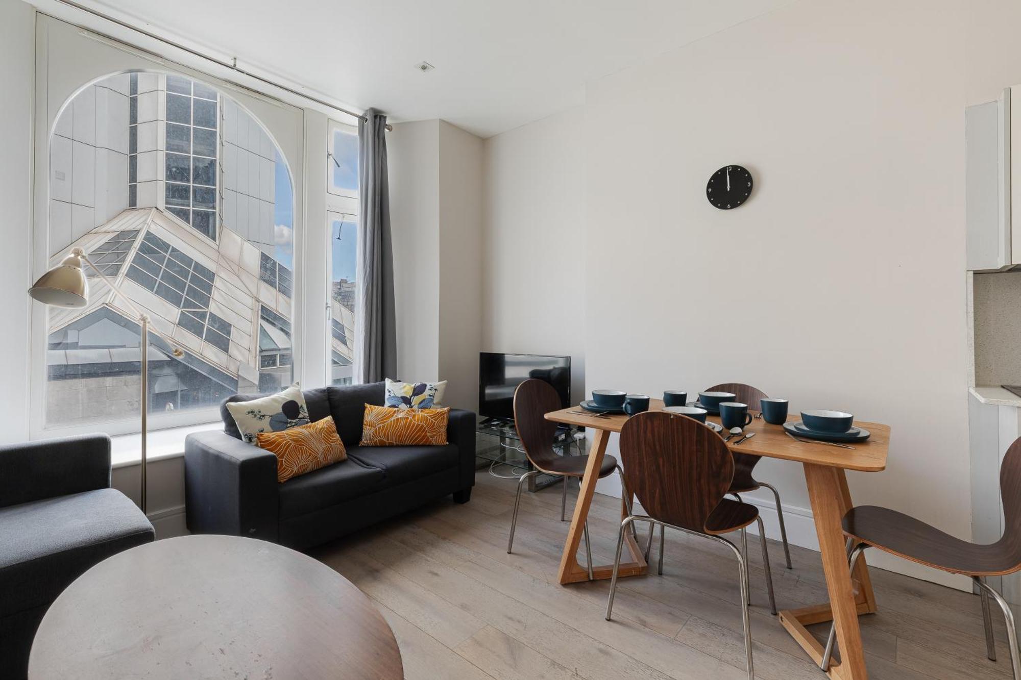 Superb Apartments Opposite Edgware Road Station London Room photo