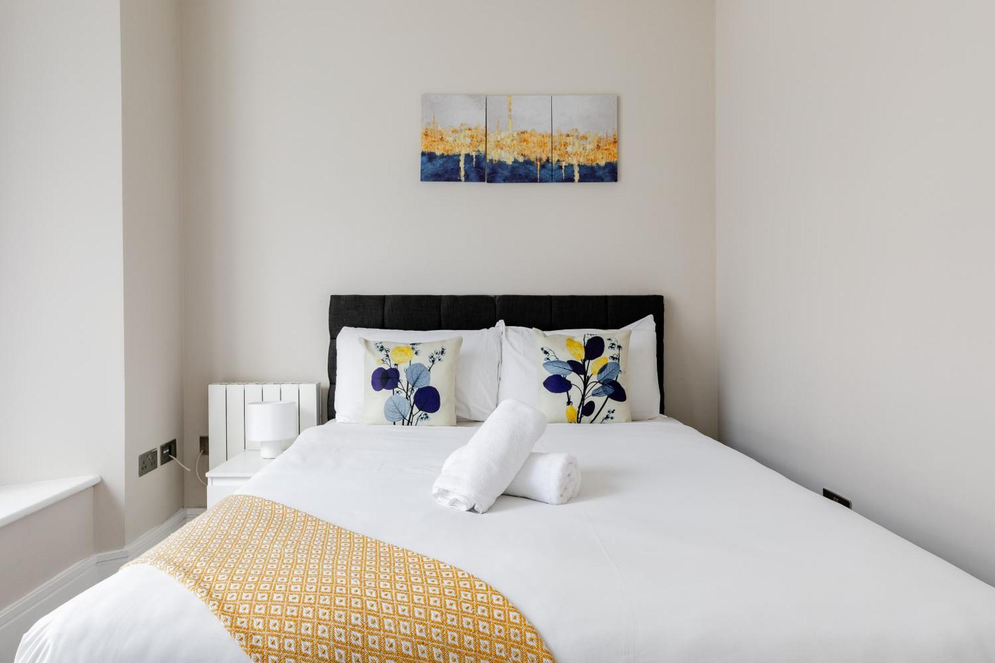 Superb Apartments Opposite Edgware Road Station London Room photo